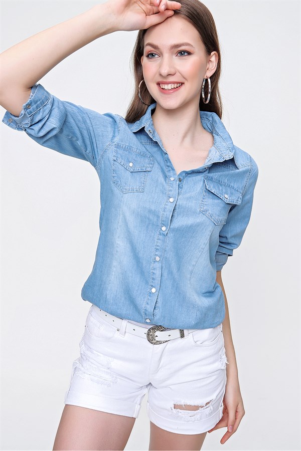 Kadın Açık Mavi Çıtçıtlı Kot Gömlek