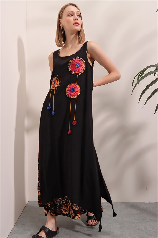 Kadın Siyah Nakışlı Çiçek Desen Elbise
