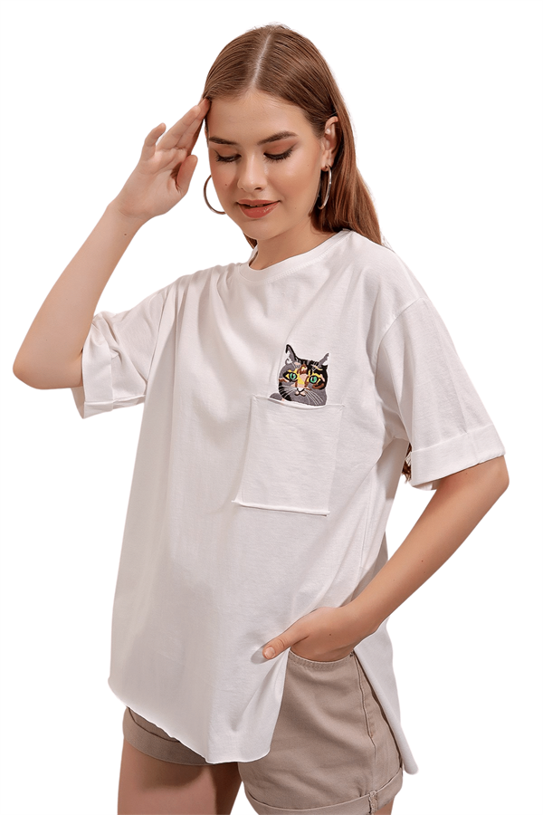 Kadın Ekru Kedi Nakışlı Cepli Tişört