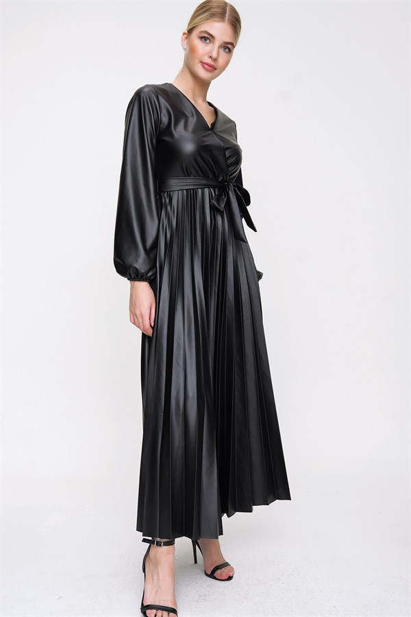 Kadın Siyah Deri Pileli Kruvaze Yaka Kuşaklı Elbise