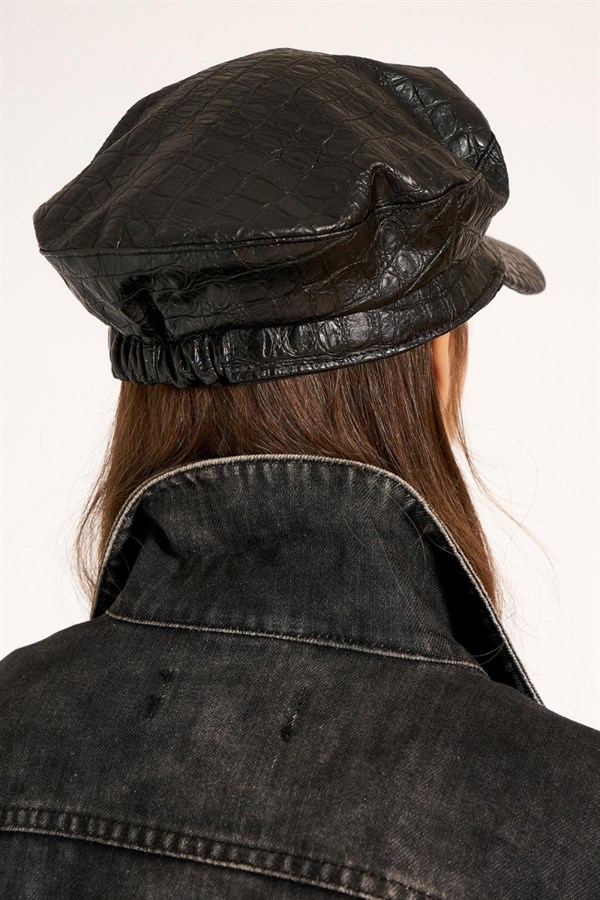 Kadın Siyah Yılan Desenli Kep Şapka