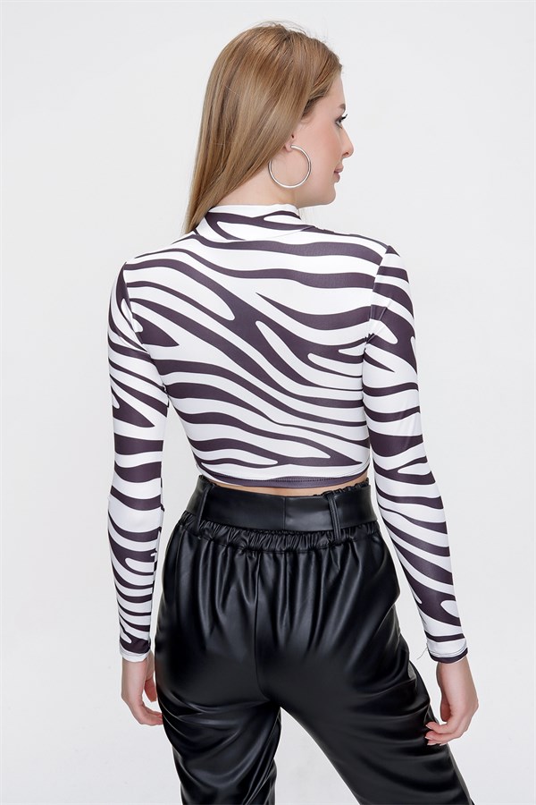Kadın Siyah-Beyaz Zebra Desen Crop Bluz