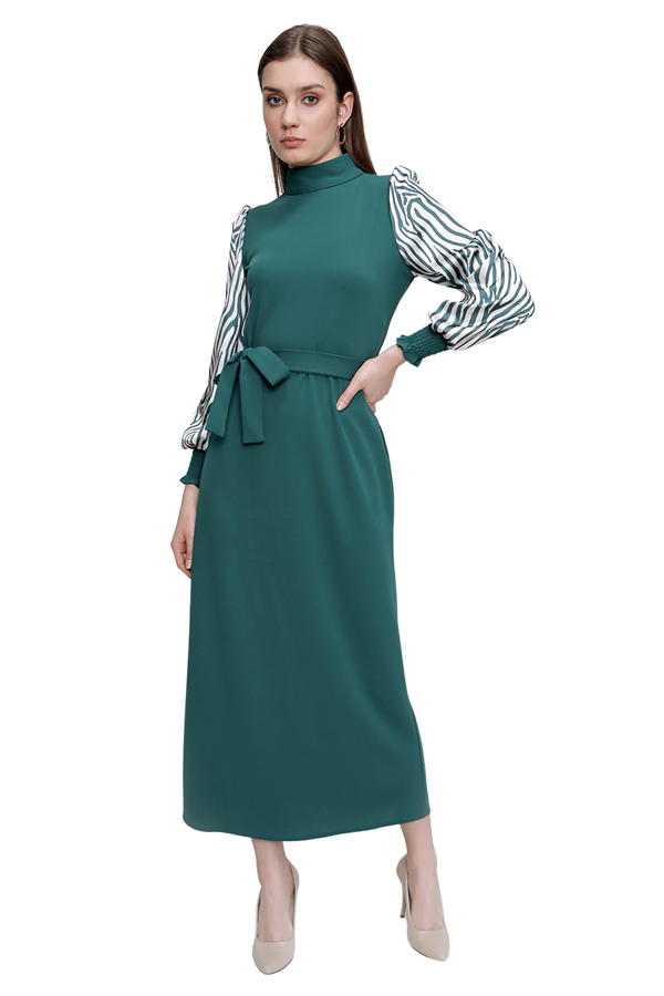 Kadın Zümrüt Yeşili Kolları Saten Detaylı Elbise