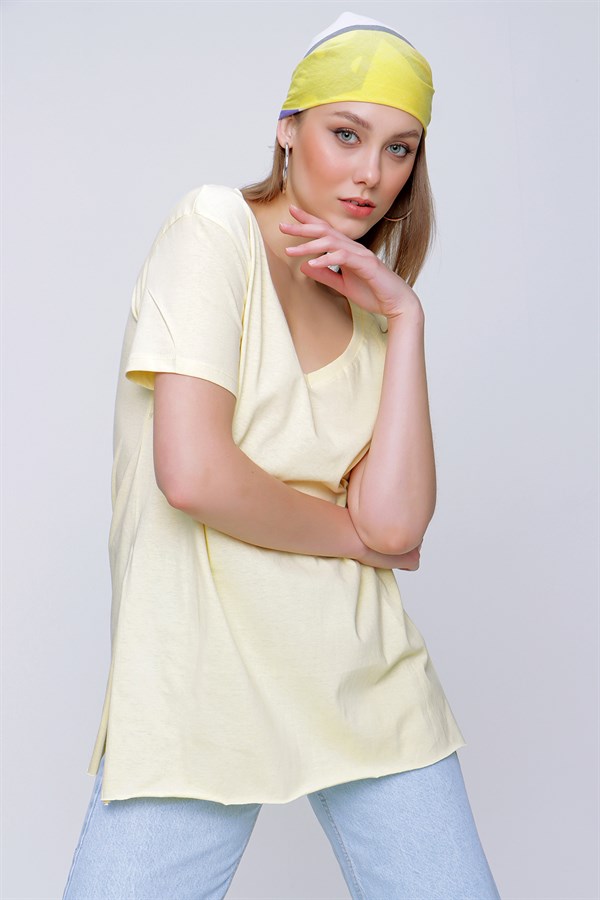 Kadın Sarı Yan Yırtmaçlı V Yaka Salaş Tişört