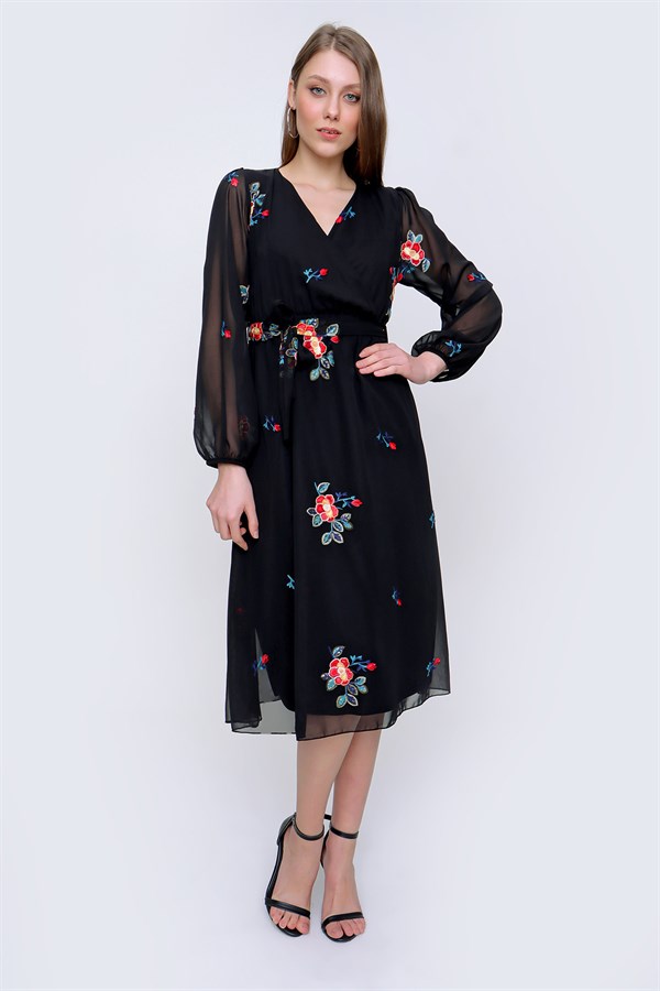 Kadın Siyah Kruvaze Yaka Çiçek Nakışlı Midi Elbise