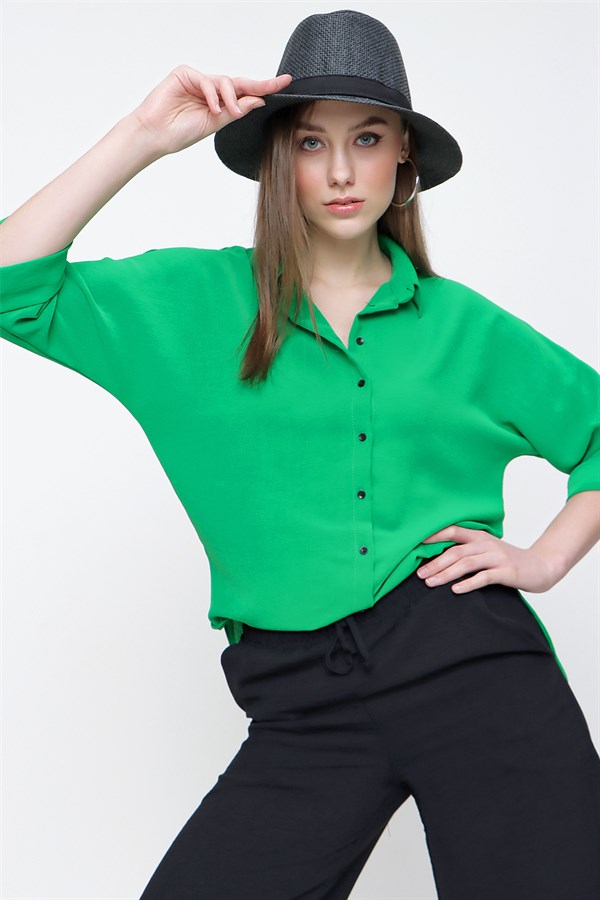 Kadın Yeşil Önü Kısa Arkası Uzun Kapri Kol Gömlek