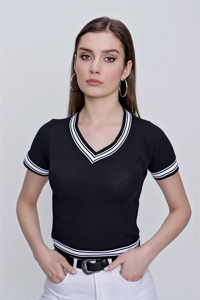 Kadın Siyah Şeritli V Yaka Ribanalı Crop Tişört