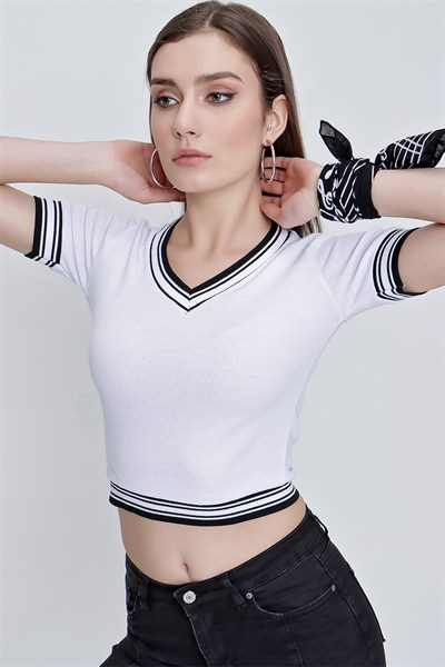 Kadın Beyaz Şeritli V Yaka Ribanalı Crop Tişört