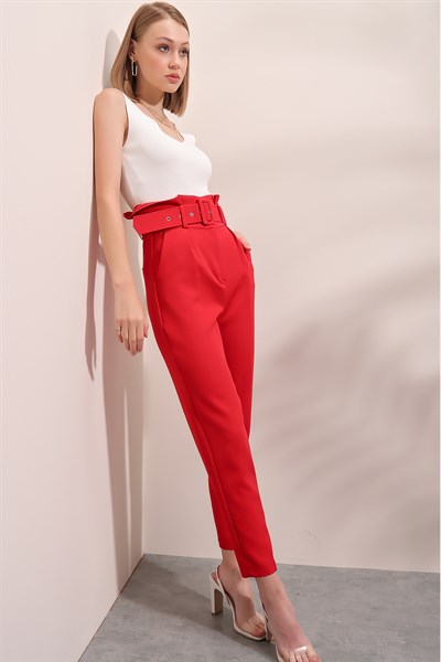 Kadın Kırmızı Kemerli Havuç Pantolon