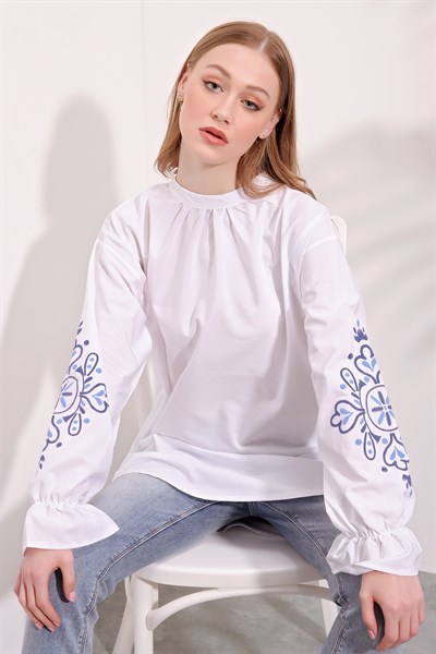 Kadın Beyaz Düğmesiz Kol Çiçek Desen Gömlek