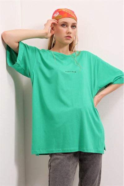 Kadın Yeşil Ön Yazı Baskı Geniş Yaka Tişört
