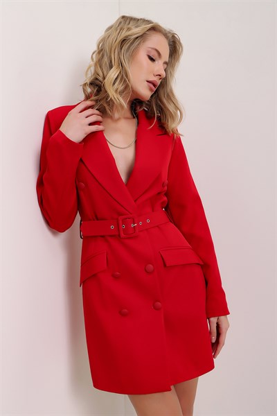 Kadın Kırmızı Kruvaze Yaka Kemerli Uzun Ceket