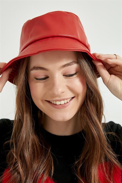 Kadın Kırmızı S.Deri Şapka