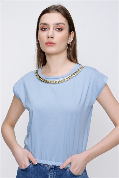 Kadın Mavi Yakası Zincirli Tişört