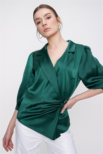Kadın Yeşil Kruvaze Yaka Tokalı Saten Bluz