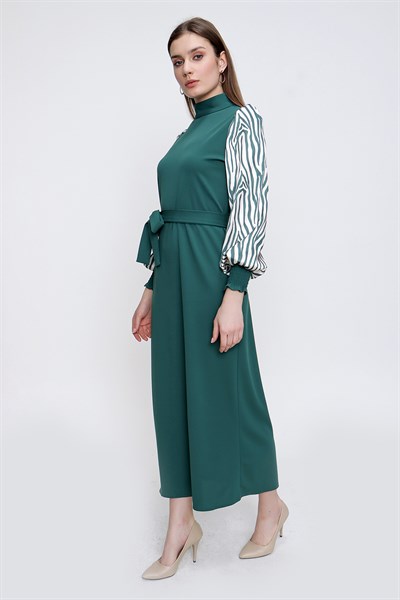 Kadın Zümrüt Yeşili Kolları Saten Detaylı Elbise