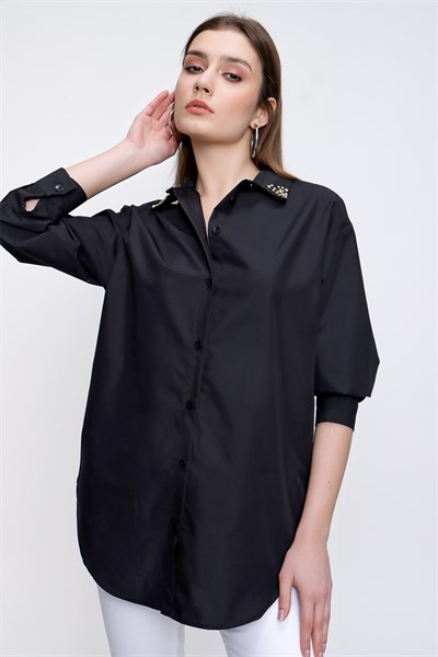 Kadın Siyah Yakası Taş İşlemeli Uzun Gömlek