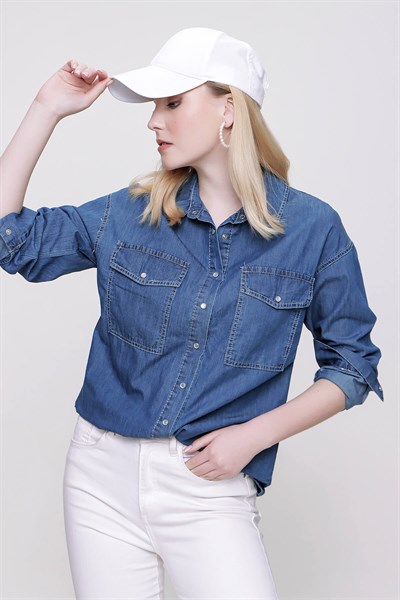 Kadın Mavi Çift Cep Kapaklı Çıtçıtlı Kot Gömlek 