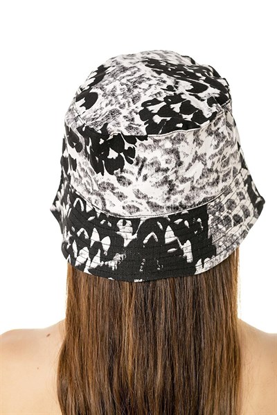 Kadın Siyah Beyaz Batik Desenli Bucket Şapka