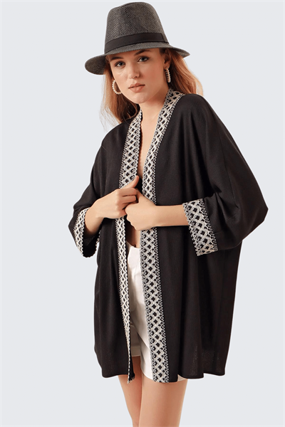 Kadın Siyah Nakış İşlemeli Örme Kimono Hırka