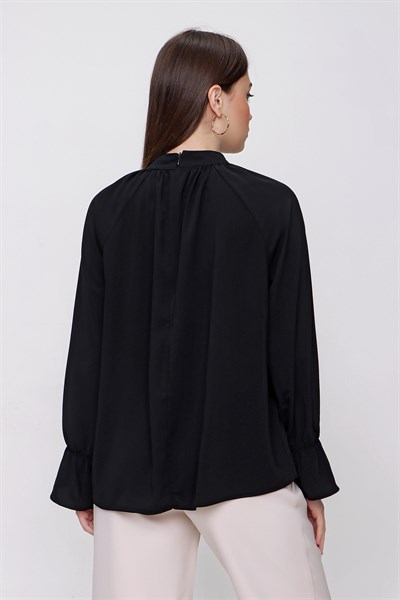 Kadın Siyah Yaka Büzgülü Kol Lastikli Bluz