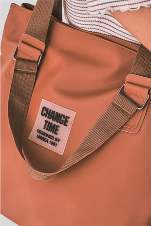 Kadın Taba Yanı Çıtçıtlı Change Tıme Baskılı Çanta