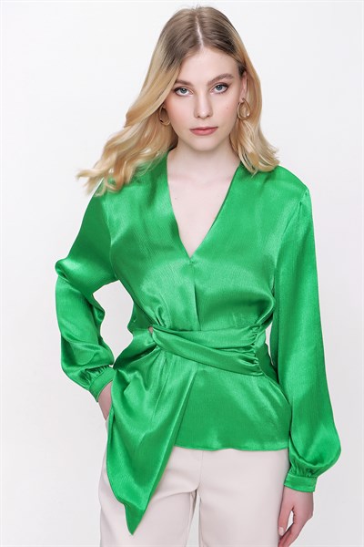 Kadın Yeşil Asimetrik Kesim V Yaka Saten Bluz