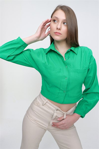 Kadın Zümrüt Yeşil Cepli Crop Gömlek