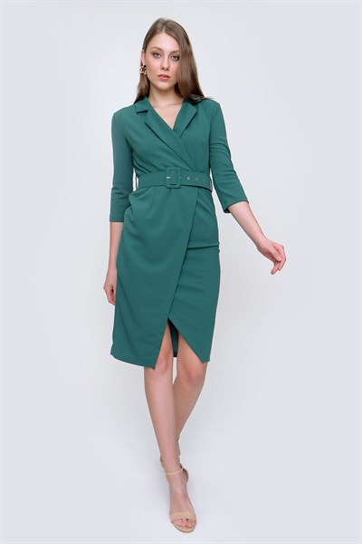 Kadın Zümrüt Yeşili Likralı Kruvaze Yaka Kemerli Elbise